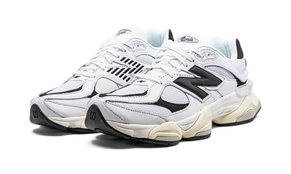9060 White Black