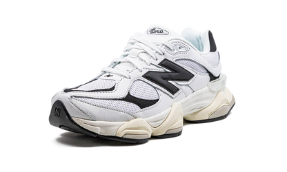 9060 White Black